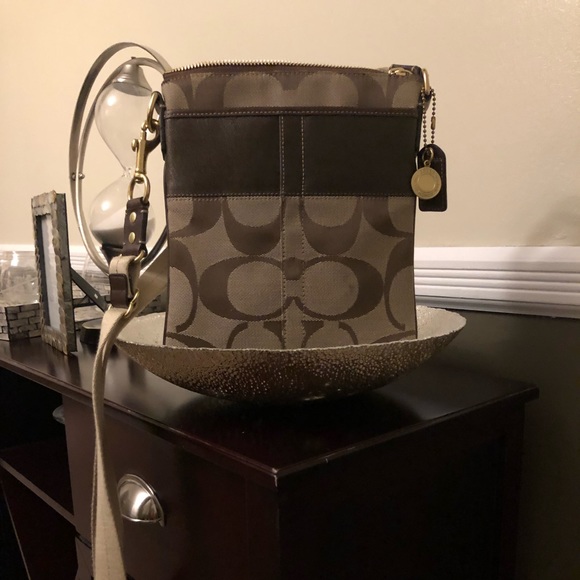Coach Handbags - Host Pick 🎉 Brown Coach Crossbody